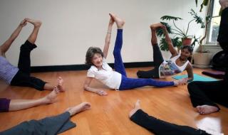 问一下瑜伽教练培训大概多少钱 瑜伽教练培训班